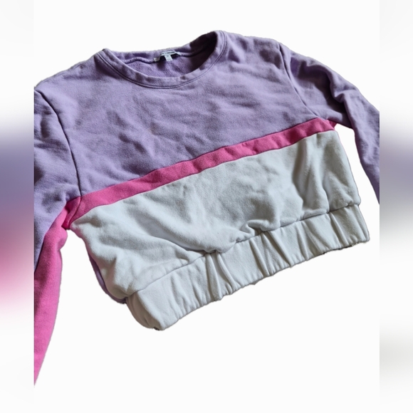 Crop Sweatshirt.. Adorable! - Picture 2 of 2